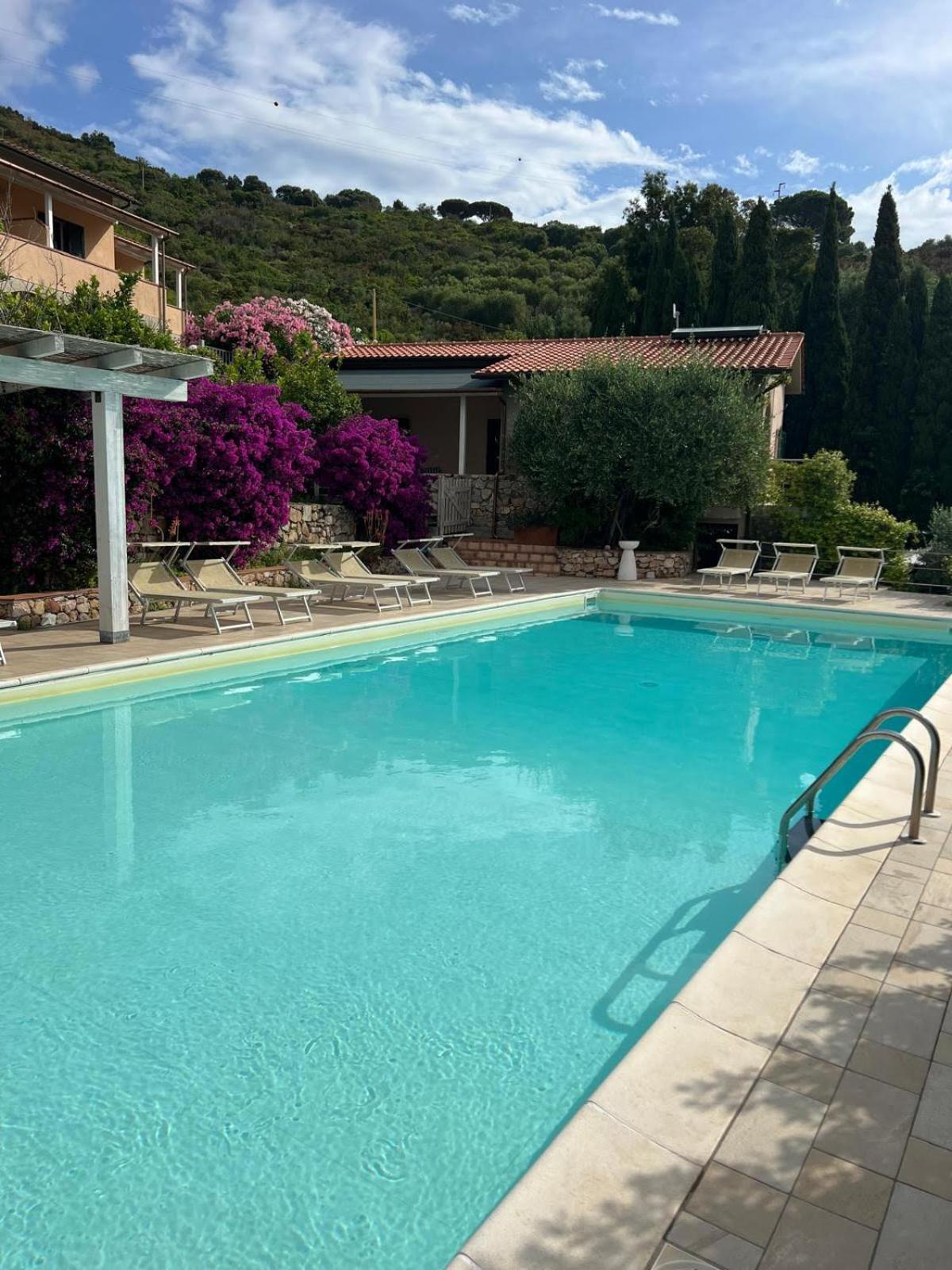 Residence Le Solane マリーナ・ディ・カンポ エクステリア 写真