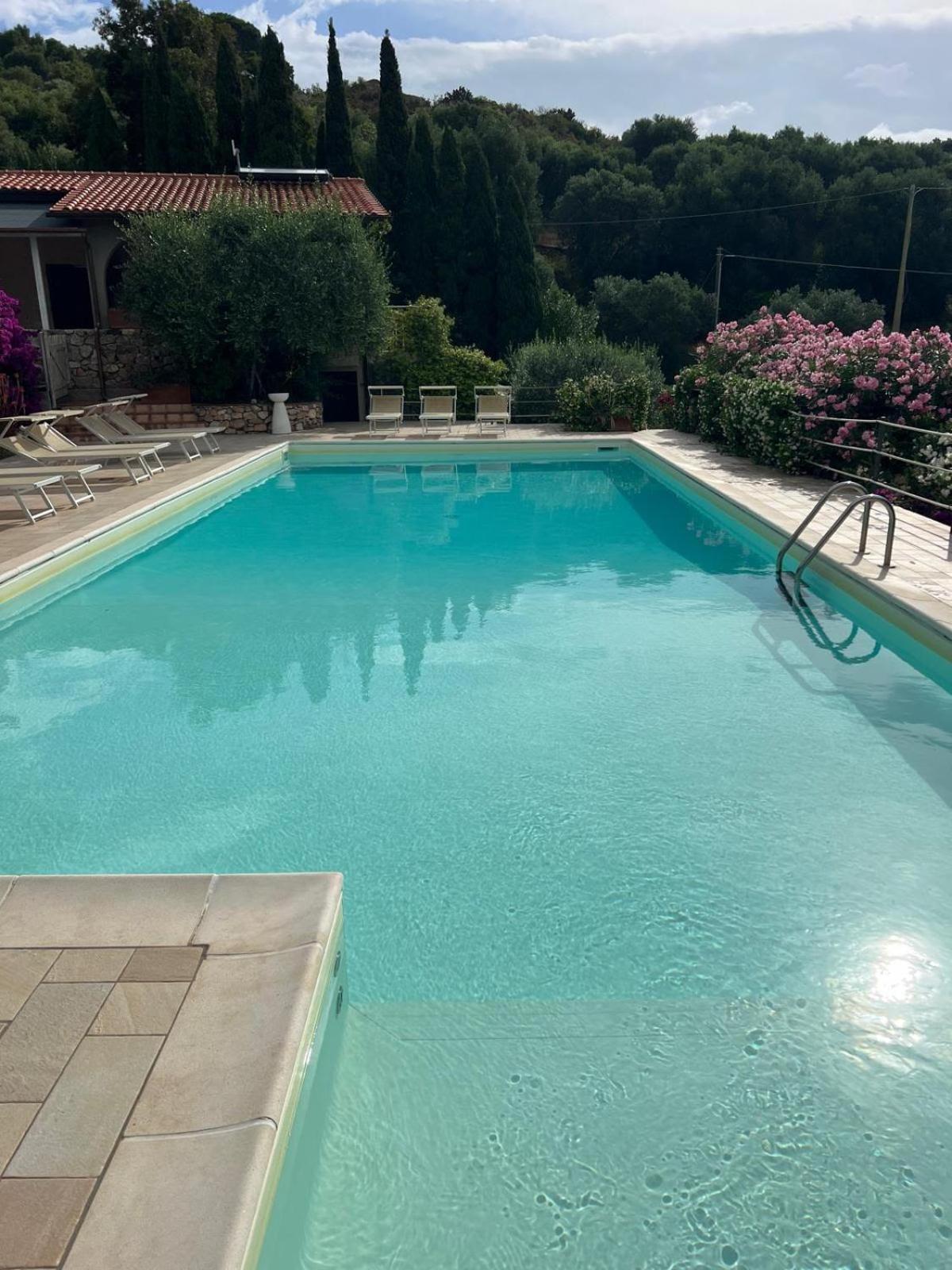 Residence Le Solane マリーナ・ディ・カンポ エクステリア 写真