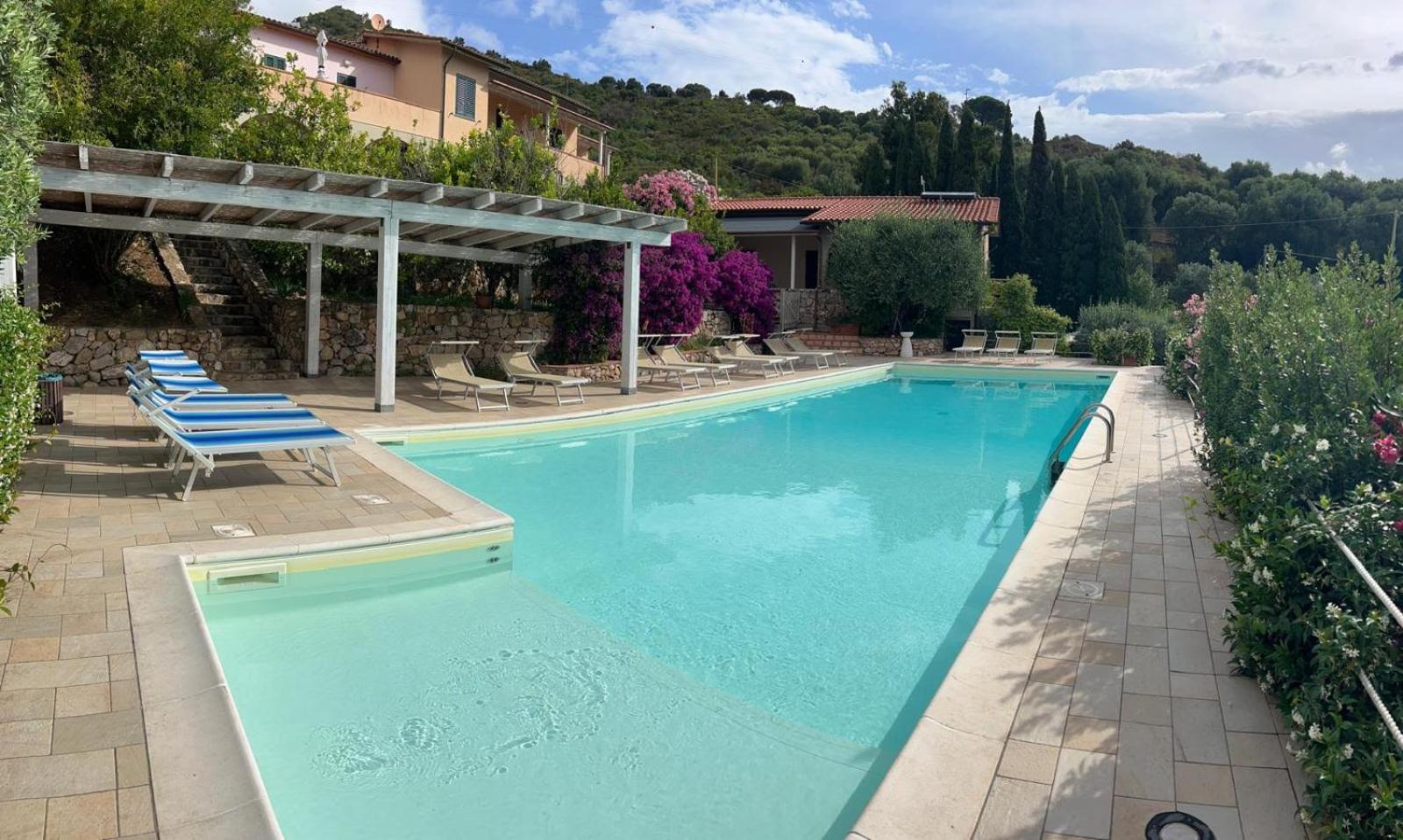 Residence Le Solane マリーナ・ディ・カンポ エクステリア 写真